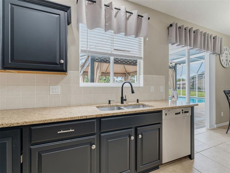 En Venta: $716,000 (6 camas, 3 baños, 3435 Pies cuadrados)
