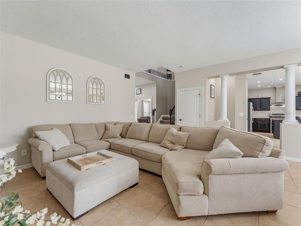 En Venta: $716,000 (6 camas, 3 baños, 3435 Pies cuadrados)