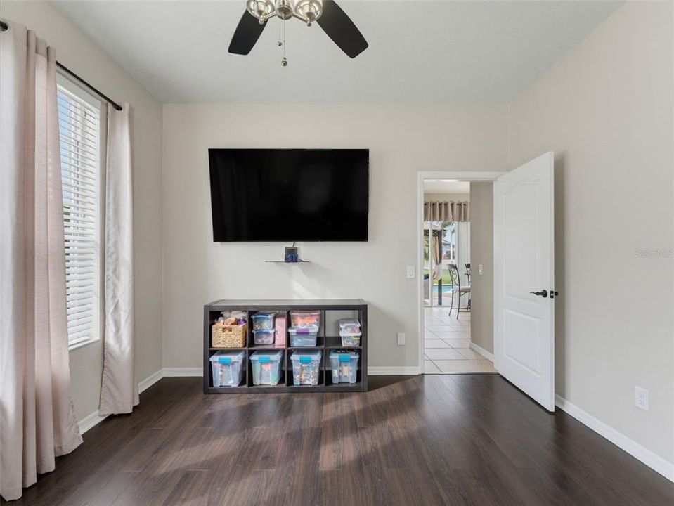 En Venta: $716,000 (6 camas, 3 baños, 3435 Pies cuadrados)