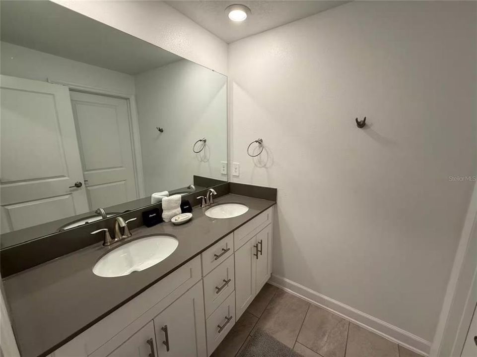 En Venta: $540,000 (4 camas, 3 baños, 1902 Pies cuadrados)