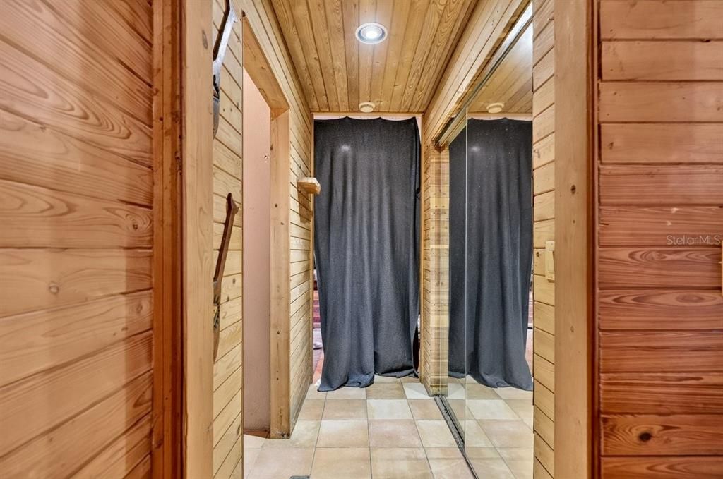 Под контрактом: $199,000 (3 спален, 3 ванн, 1392 Квадратных фут)