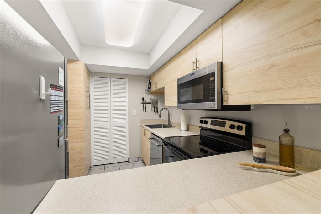 На продажу: $169,900 (2 спален, 2 ванн, 1116 Квадратных фут)