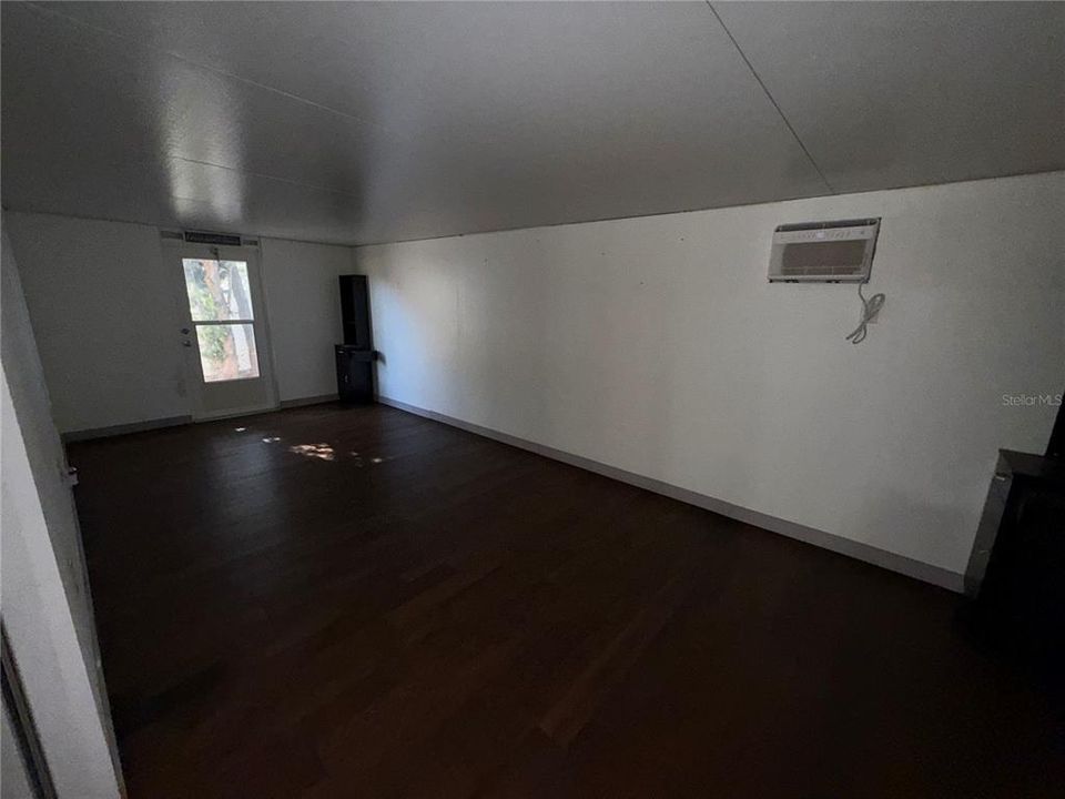 На продажу: $189,500 (2 спален, 1 ванн, 1349 Квадратных фут)