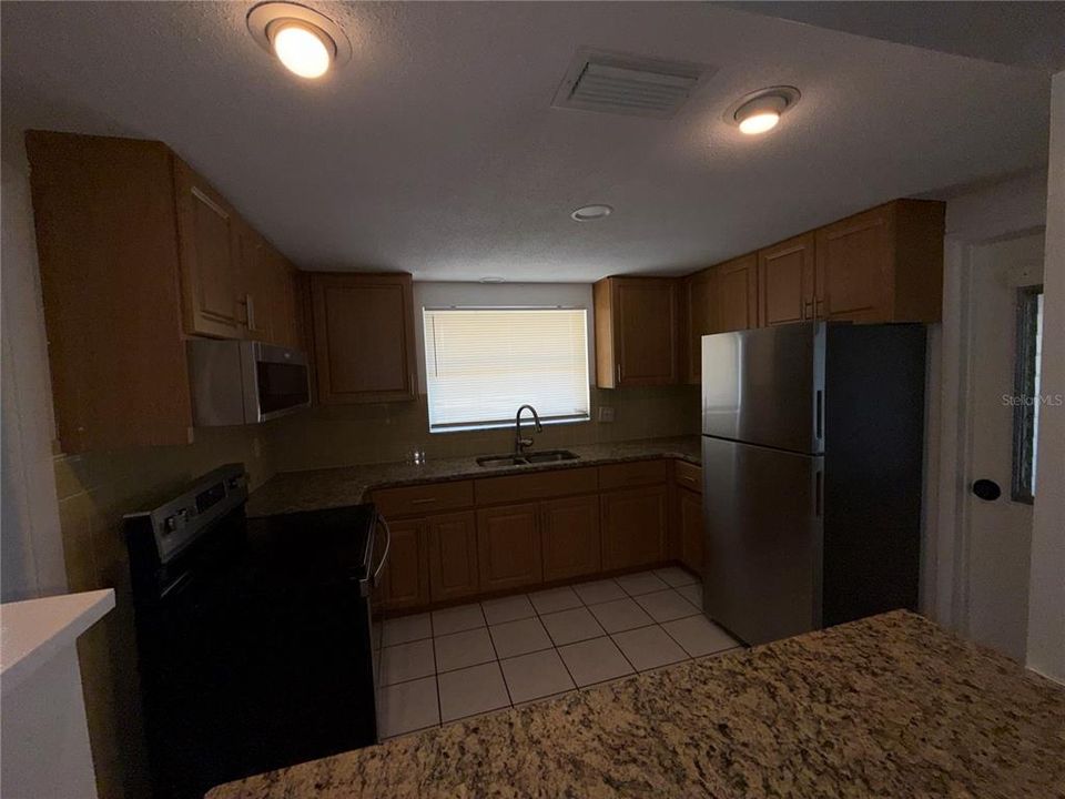 На продажу: $189,500 (2 спален, 1 ванн, 1349 Квадратных фут)