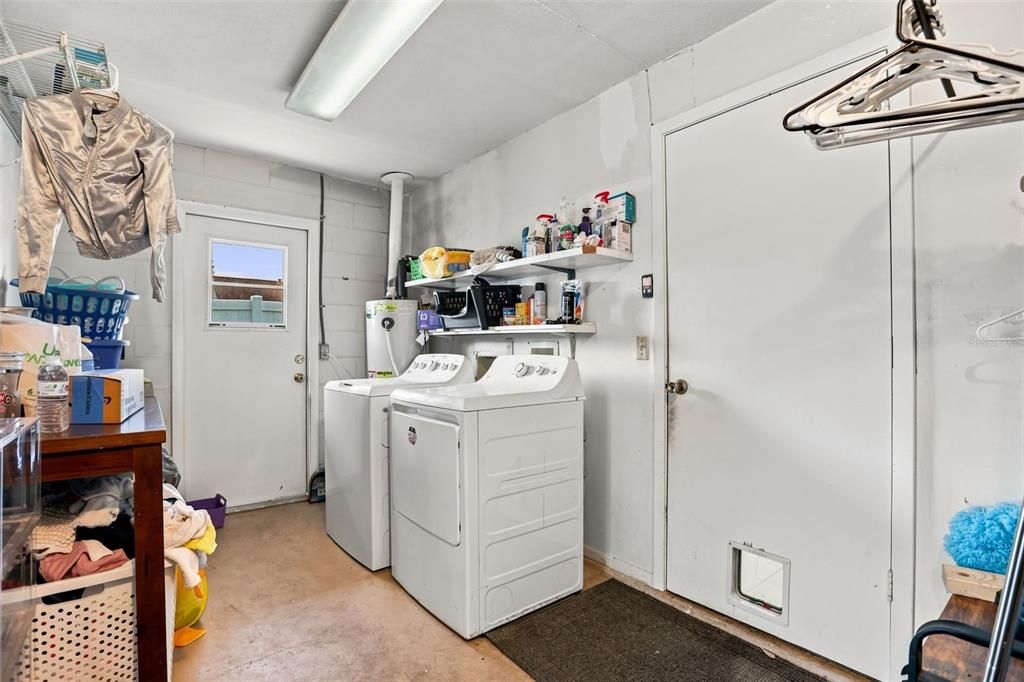 На продажу: $449,000 (4 спален, 2 ванн, 1852 Квадратных фут)