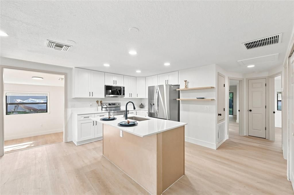 На продажу: $299,900 (3 спален, 2 ванн, 1607 Квадратных фут)