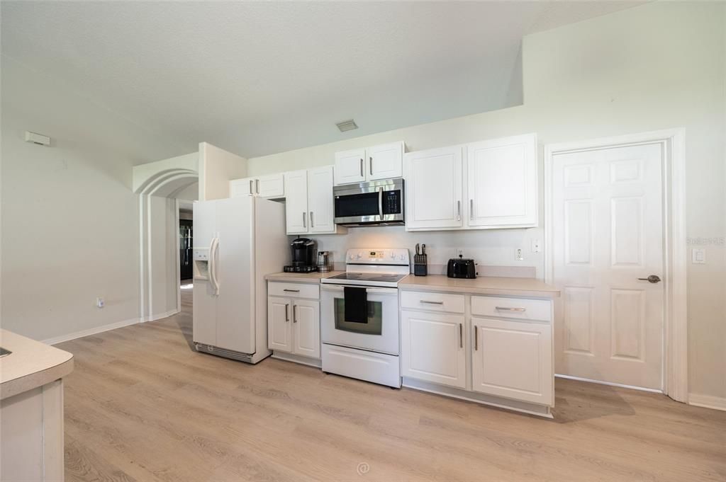 For Sale: $360,000 (3 beds, 2 baths, 2013 Square Feet)