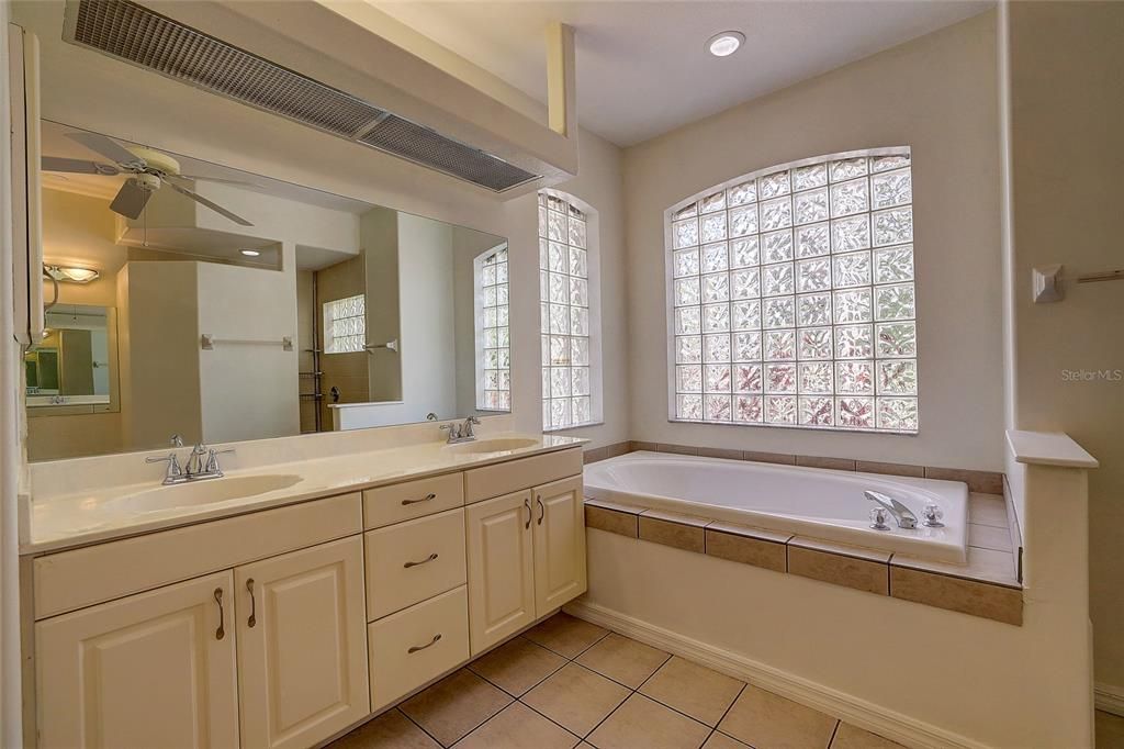 For Sale: $725,000 (5 beds, 2 baths, 2449 Square Feet)