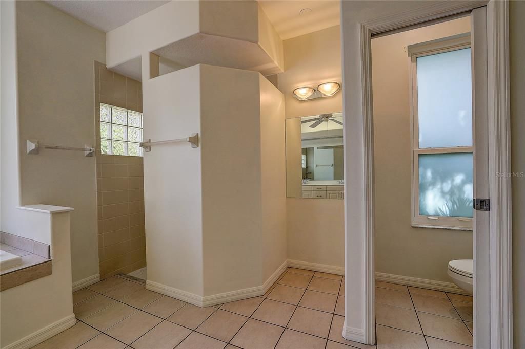 For Sale: $725,000 (5 beds, 2 baths, 2449 Square Feet)