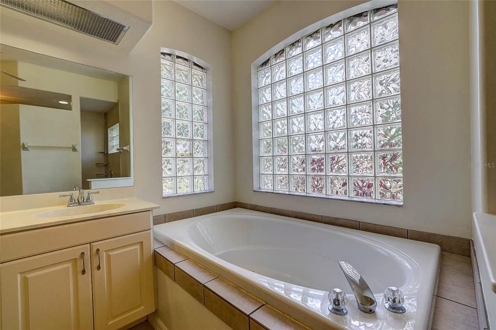 For Sale: $725,000 (5 beds, 2 baths, 2449 Square Feet)