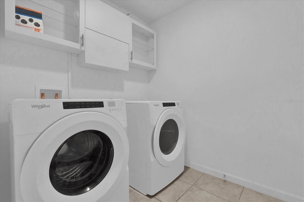 На продажу: $369,000 (4 спален, 2 ванн, 1767 Квадратных фут)