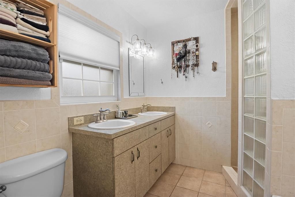 For Sale: $515,000 (4 beds, 4 baths, 2236 Square Feet)