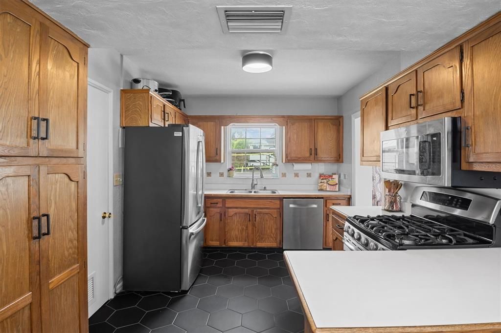 For Sale: $515,000 (4 beds, 4 baths, 2236 Square Feet)