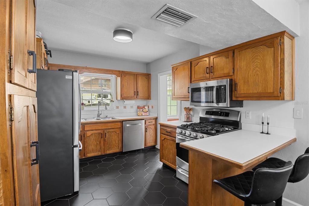 For Sale: $515,000 (4 beds, 4 baths, 2236 Square Feet)