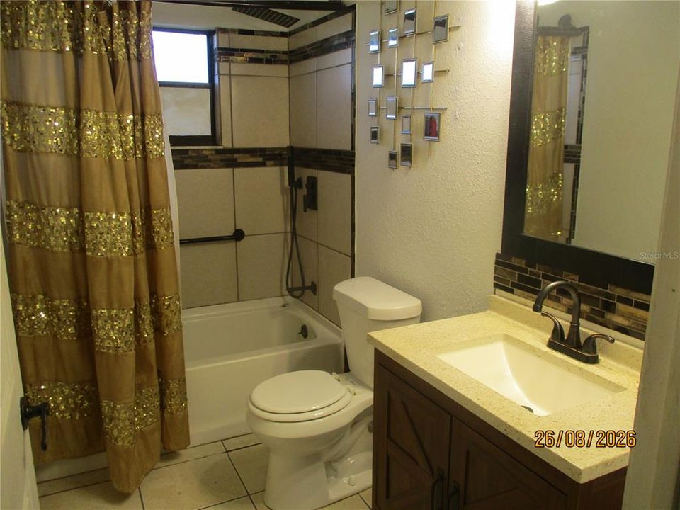 На продажу: $179,900 (2 спален, 1 ванн, 1020 Квадратных фут)