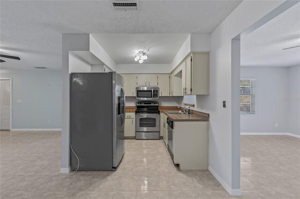 For Rent: $1,799 (3 beds, 2 baths, 1392 Square Feet)