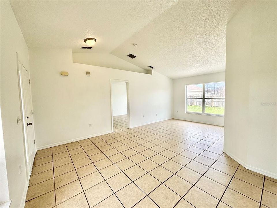 For Rent: $1,850 (3 beds, 2 baths, 1438 Square Feet)