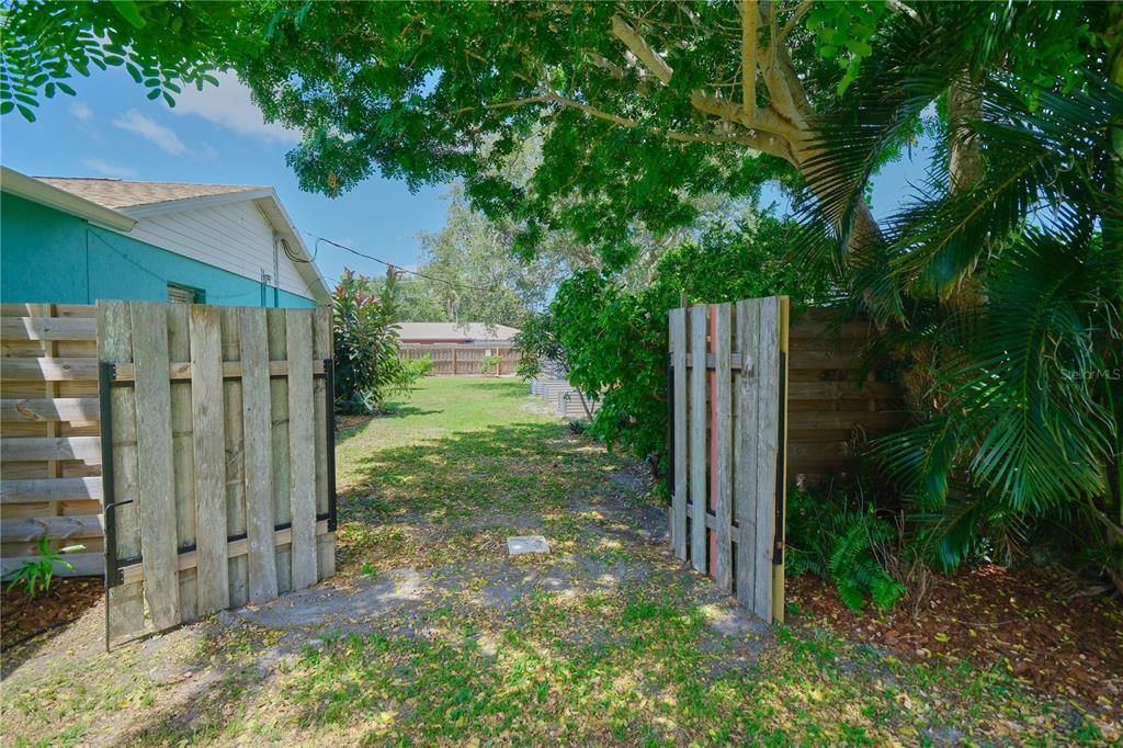 Activo con contrato: $650,000 (3 camas, 2 baños, 1834 Pies cuadrados)