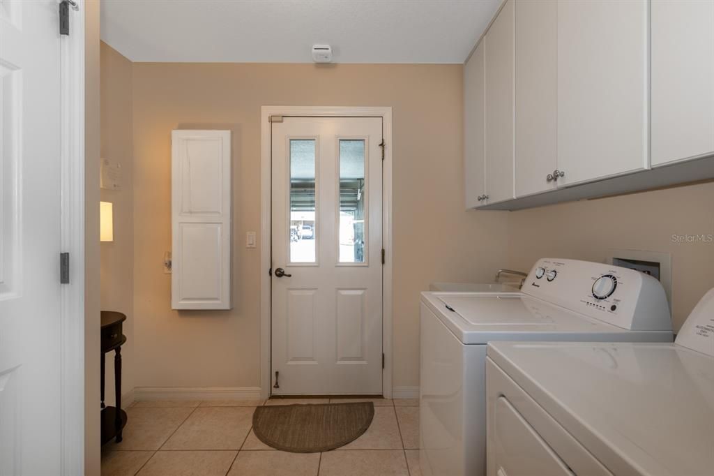 For Sale: $325,000 (3 beds, 2 baths, 1991 Square Feet)