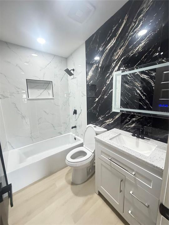 На продажу: $449,900 (4 спален, 2 ванн, 1624 Квадратных фут)