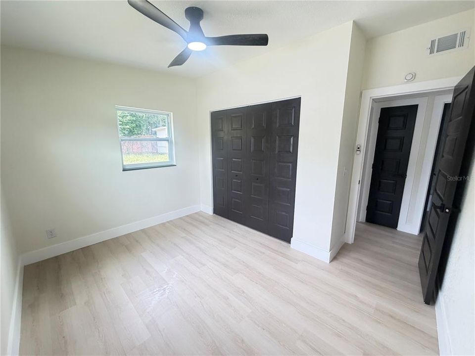 На продажу: $449,900 (4 спален, 2 ванн, 1624 Квадратных фут)