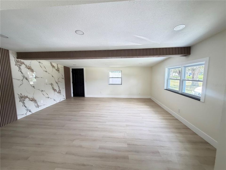 На продажу: $449,900 (4 спален, 2 ванн, 1624 Квадратных фут)