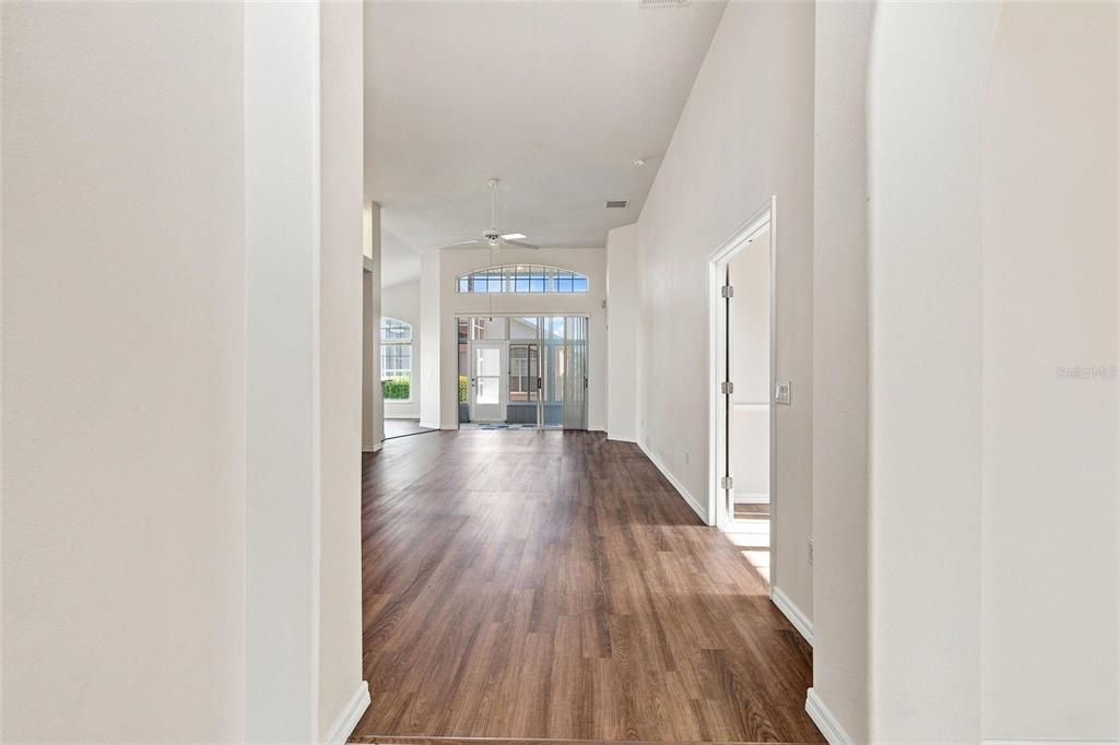 En Venta: $332,500 (2 camas, 2 baños, 1877 Pies cuadrados)