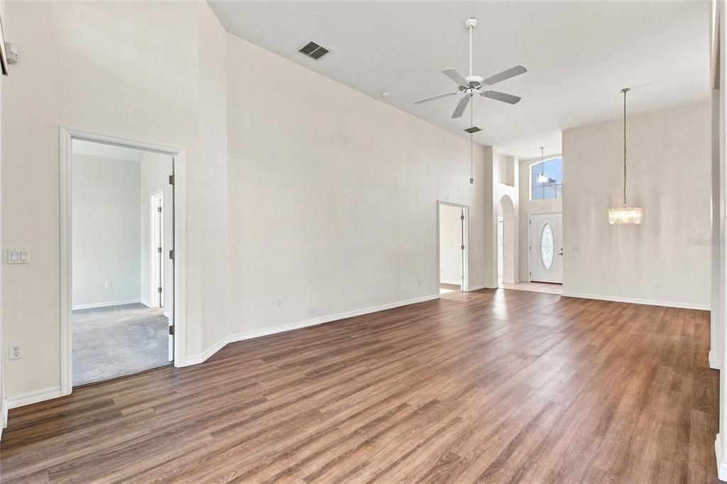 En Venta: $332,500 (2 camas, 2 baños, 1877 Pies cuadrados)