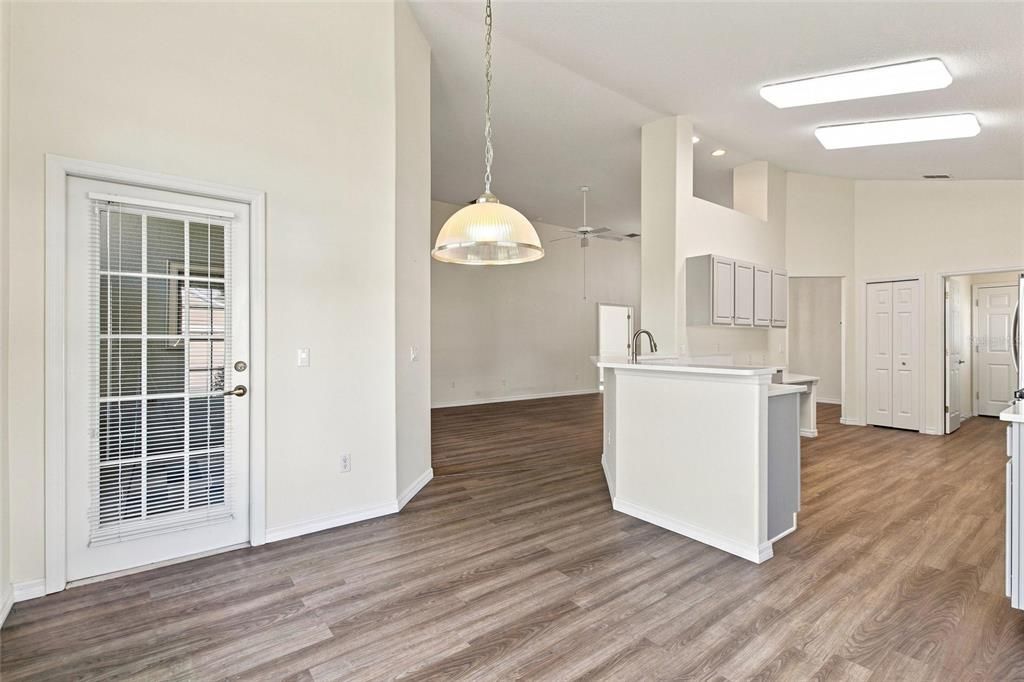 En Venta: $332,500 (2 camas, 2 baños, 1877 Pies cuadrados)