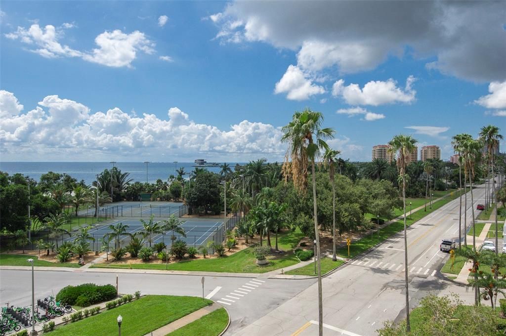 待售: $330,000 (1 贝兹, 1 浴室, 800 平方英尺)