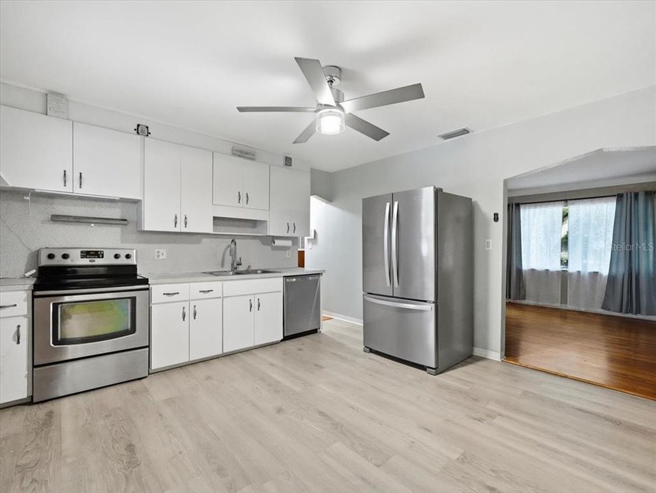 En Venta: $460,000 (2 camas, 2 baños, 1411 Pies cuadrados)