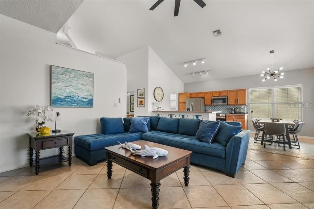 En Venta: $585,000 (6 camas, 4 baños, 2734 Pies cuadrados)