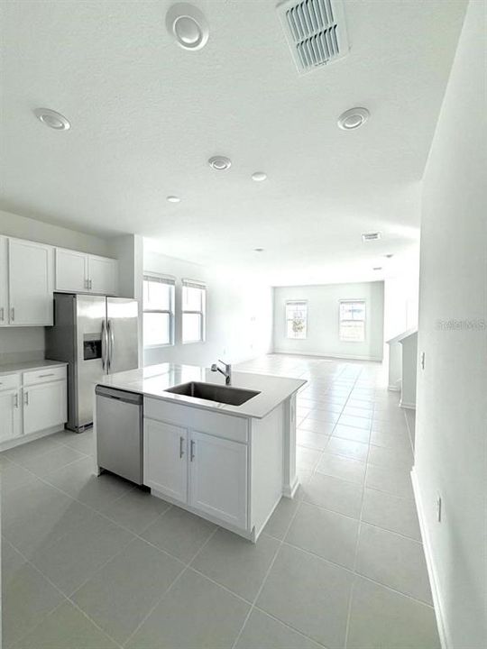 出租: $2,800 (4 贝兹, 3 浴室, 2030 平方英尺)