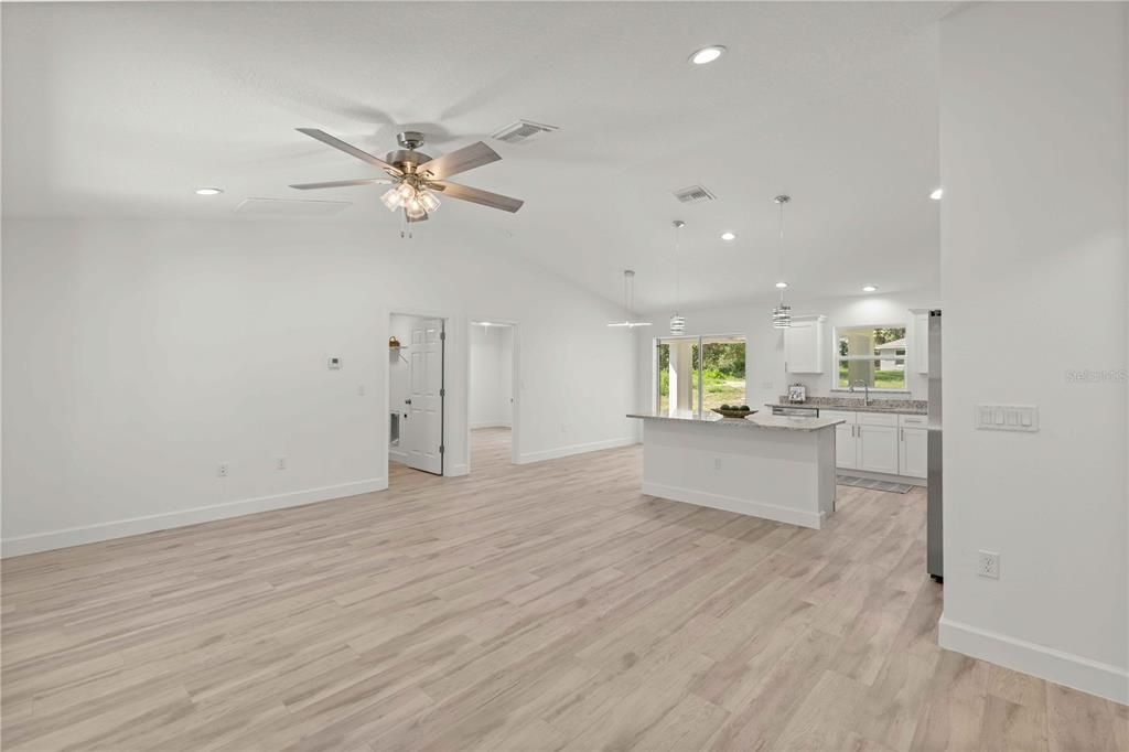 En Venta: $249,999 (3 camas, 2 baños, 1439 Pies cuadrados)