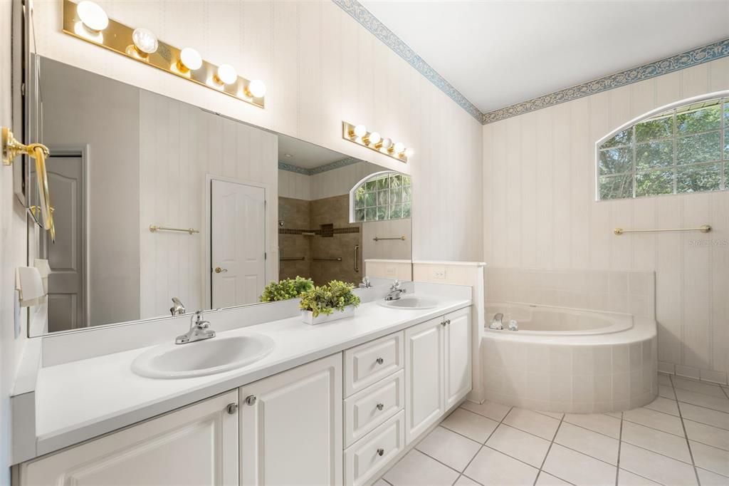 На продажу: $649,900 (4 спален, 3 ванн, 3496 Квадратных фут)