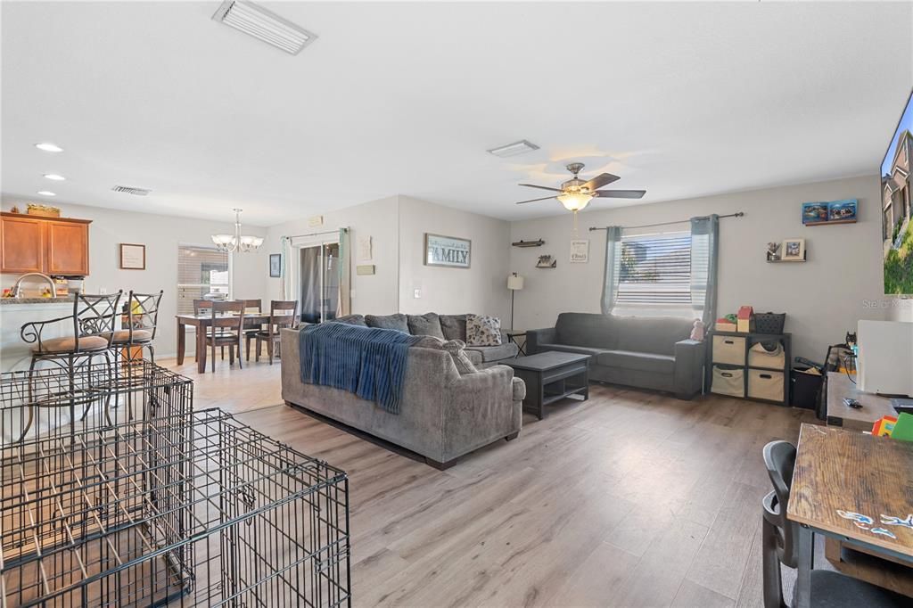 For Sale: $300,000 (3 beds, 2 baths, 1912 Square Feet)