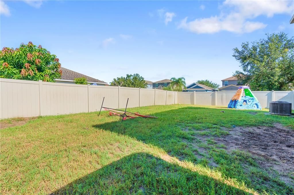 For Sale: $300,000 (3 beds, 2 baths, 1912 Square Feet)