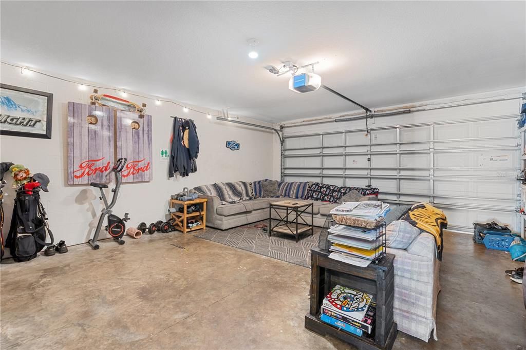 For Sale: $300,000 (3 beds, 2 baths, 1912 Square Feet)