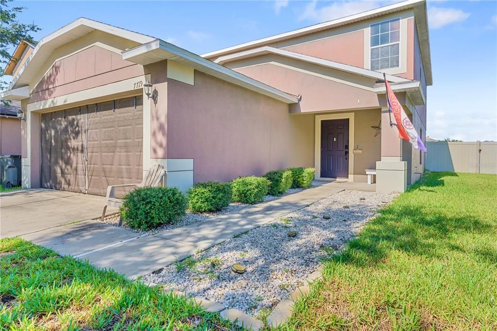 For Sale: $300,000 (3 beds, 2 baths, 1912 Square Feet)
