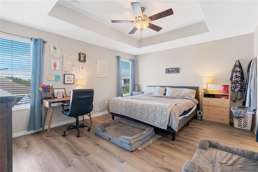 For Sale: $300,000 (3 beds, 2 baths, 1912 Square Feet)