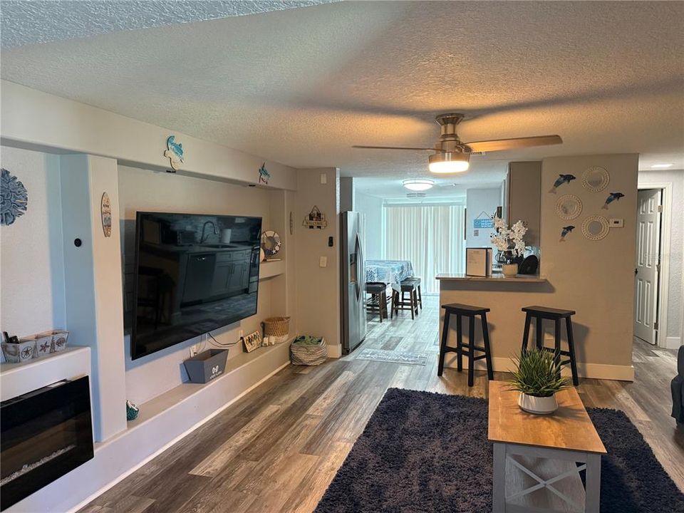 For Sale: $204,900 (2 beds, 2 baths, 1032 Square Feet)