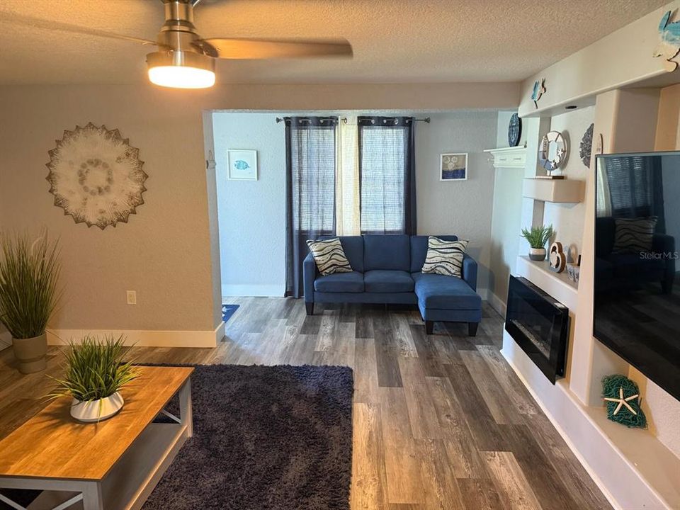For Sale: $204,900 (2 beds, 2 baths, 1032 Square Feet)