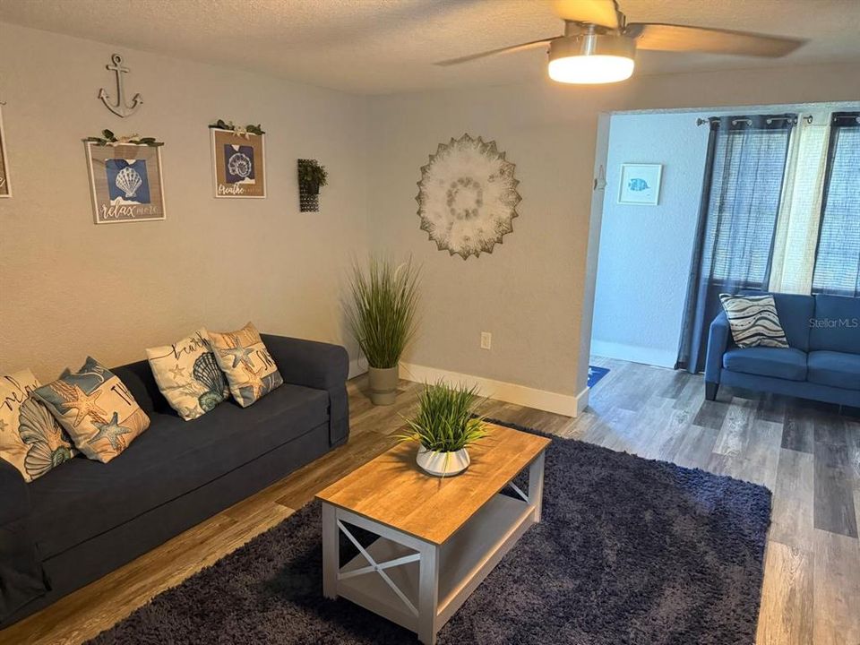 For Sale: $204,900 (2 beds, 2 baths, 1032 Square Feet)