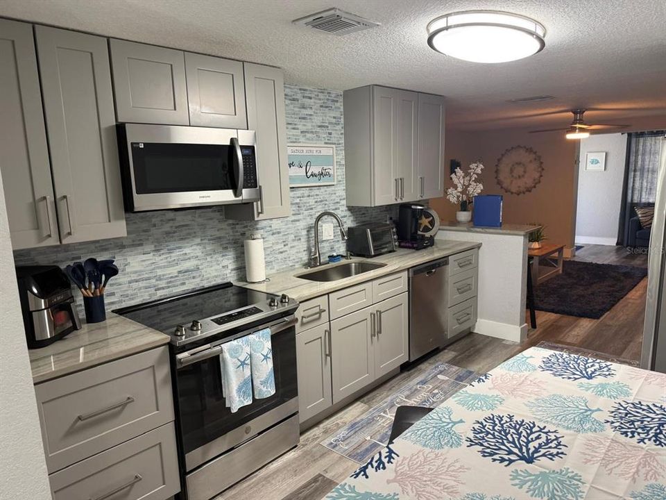 For Sale: $204,900 (2 beds, 2 baths, 1032 Square Feet)