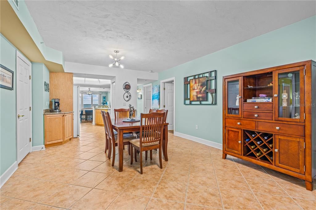 For Sale: $609,000 (3 beds, 3 baths, 1884 Square Feet)