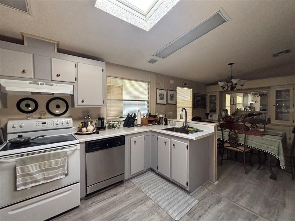 For Sale: $159,900 (2 beds, 2 baths, 1601 Square Feet)