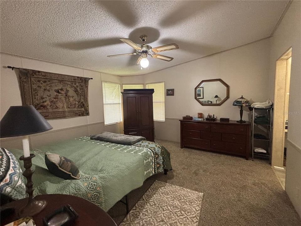 For Sale: $159,900 (2 beds, 2 baths, 1601 Square Feet)