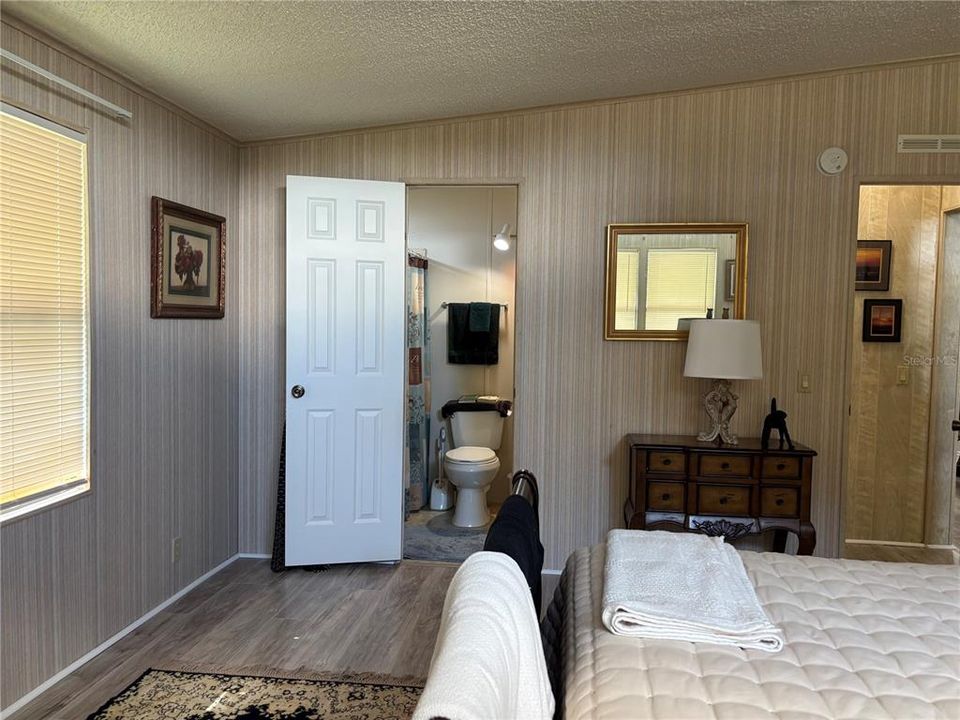 For Sale: $159,900 (2 beds, 2 baths, 1601 Square Feet)