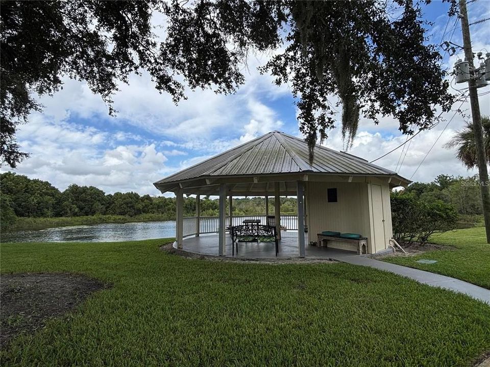 For Sale: $159,900 (2 beds, 2 baths, 1601 Square Feet)