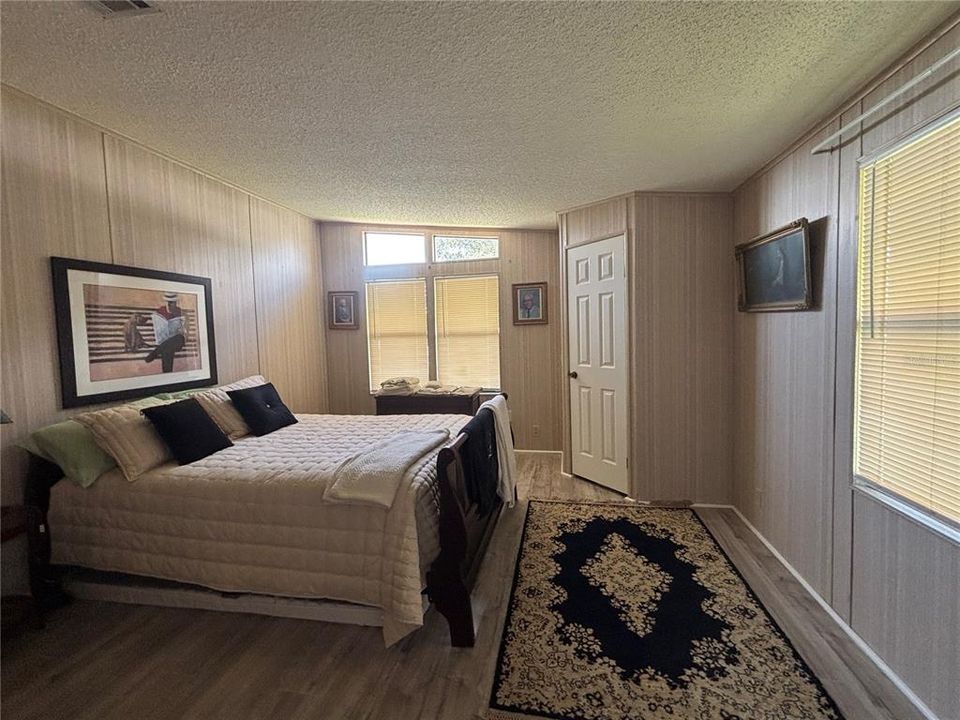 For Sale: $159,900 (2 beds, 2 baths, 1601 Square Feet)